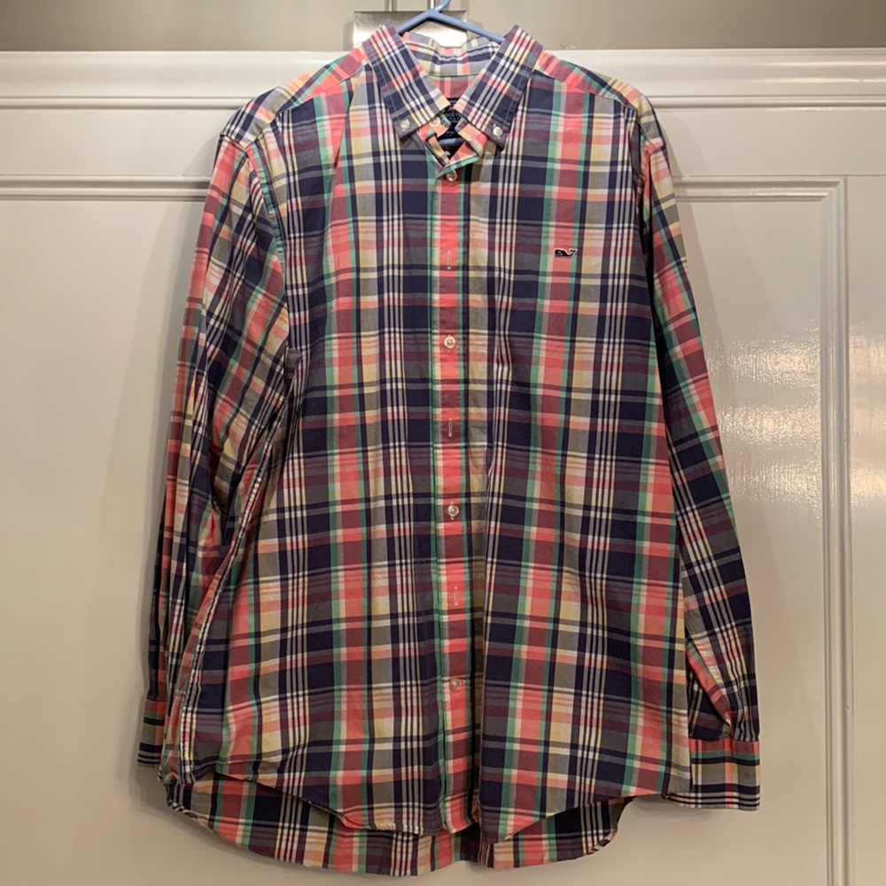 Vineyard vine long sleeve button down! Size LARGE